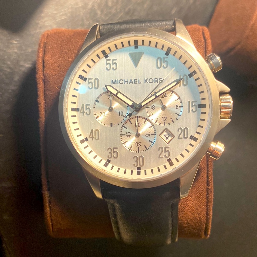 Michael Kors MK-8545 Silver Chronograph on Leather Band